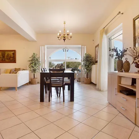 Chrysoula Villa *